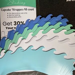 Wave Cupcake Holders - 18ct